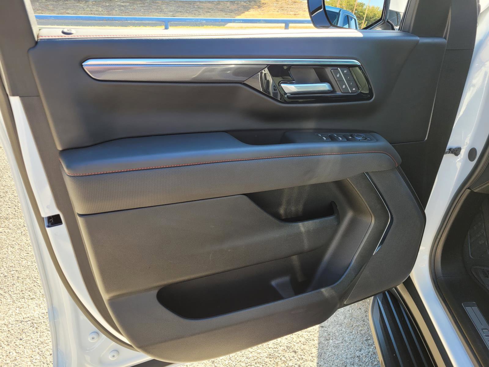 Used 2026 Chevrolet Suburban RST RWD image 19