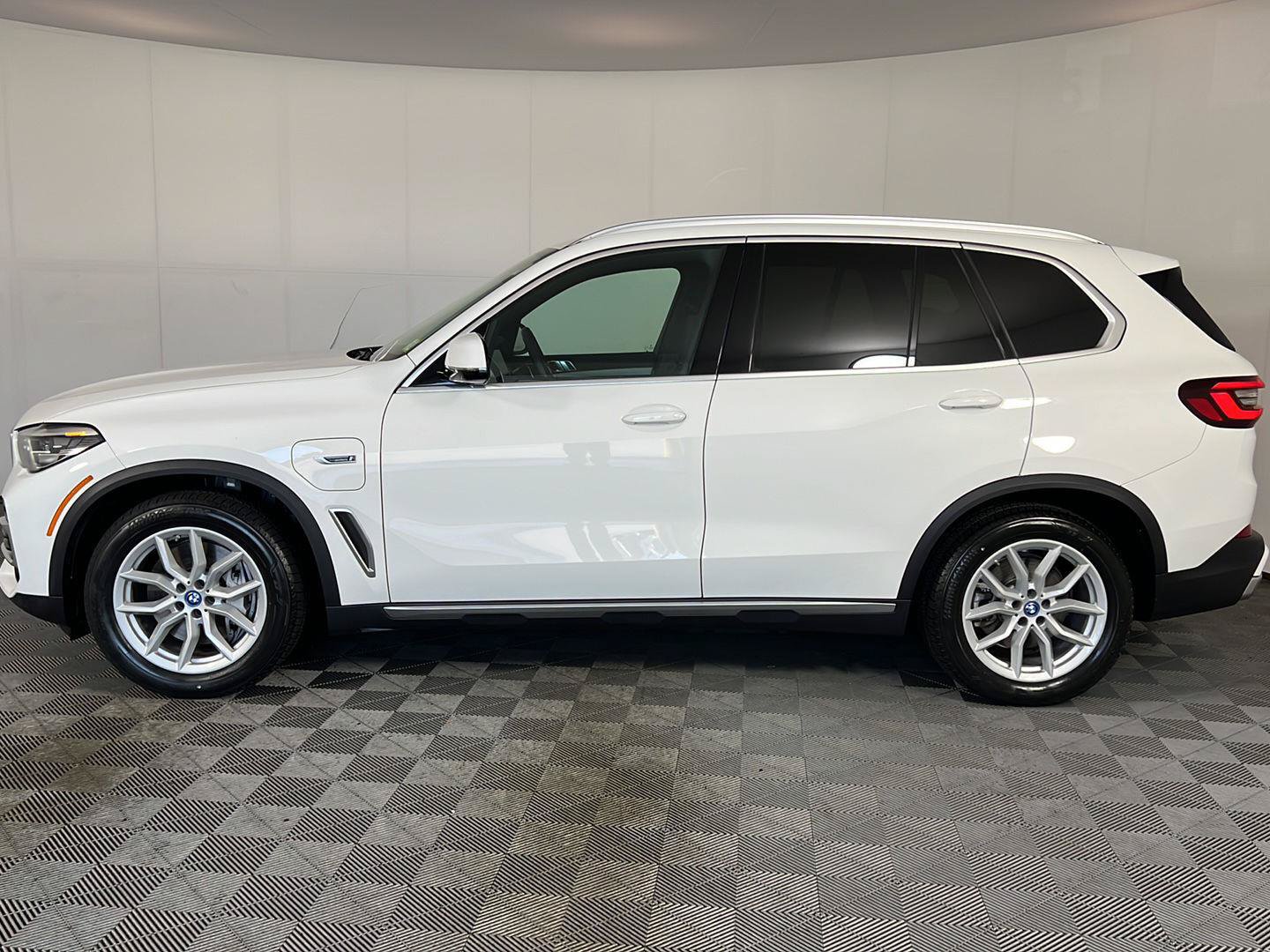 Used 2023 BMW X5 xDrive45e AWD/4WD image 12