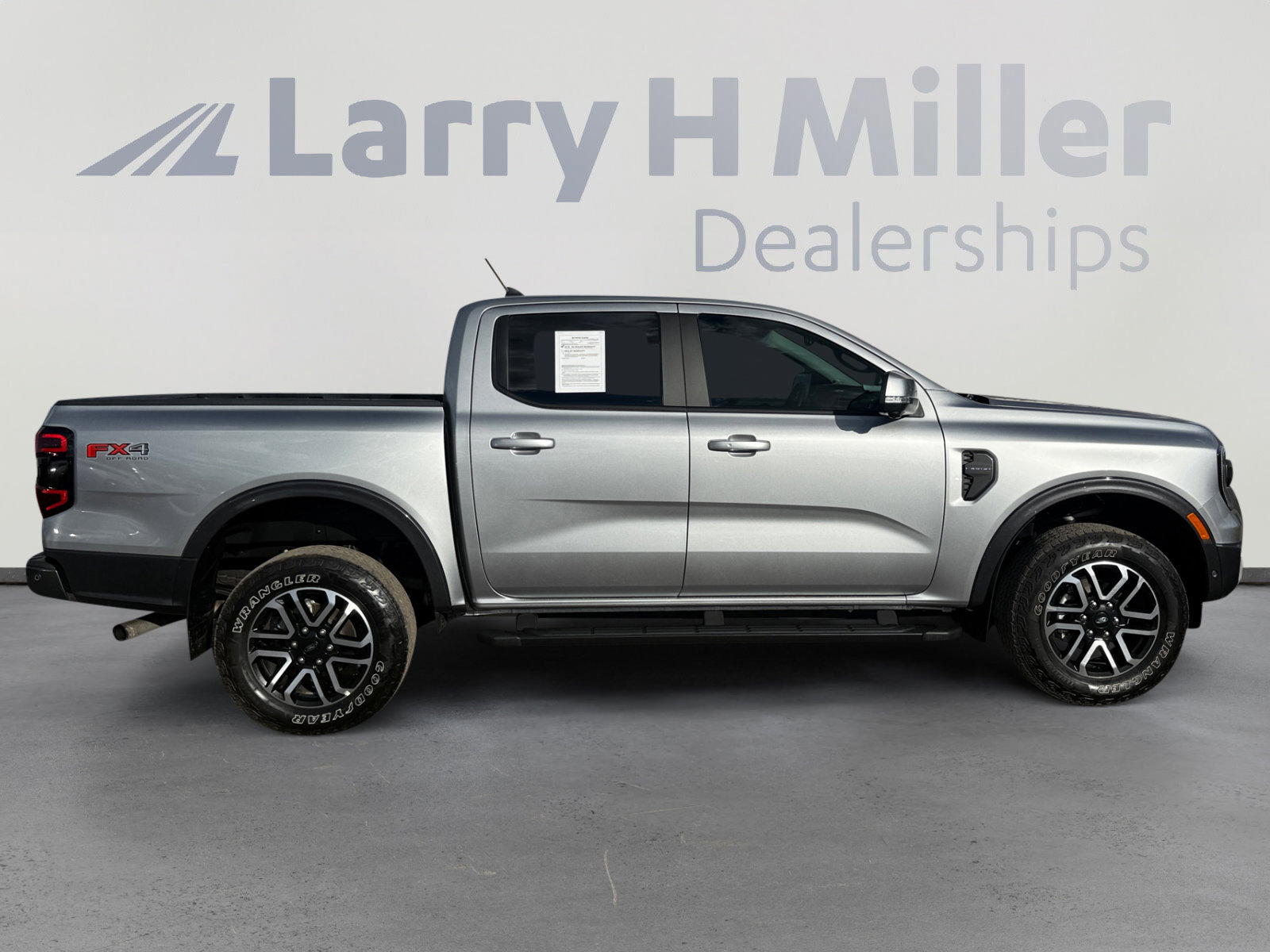 Used 2024 Ford Ranger Lariat w/ FX4 Off-Road Package image 6