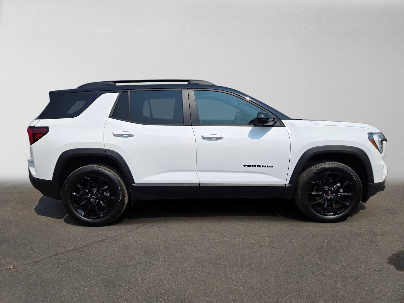 Used 2026 GMC Terrain Elevation w/ Elevation Premium Package AWD/4WD image 2