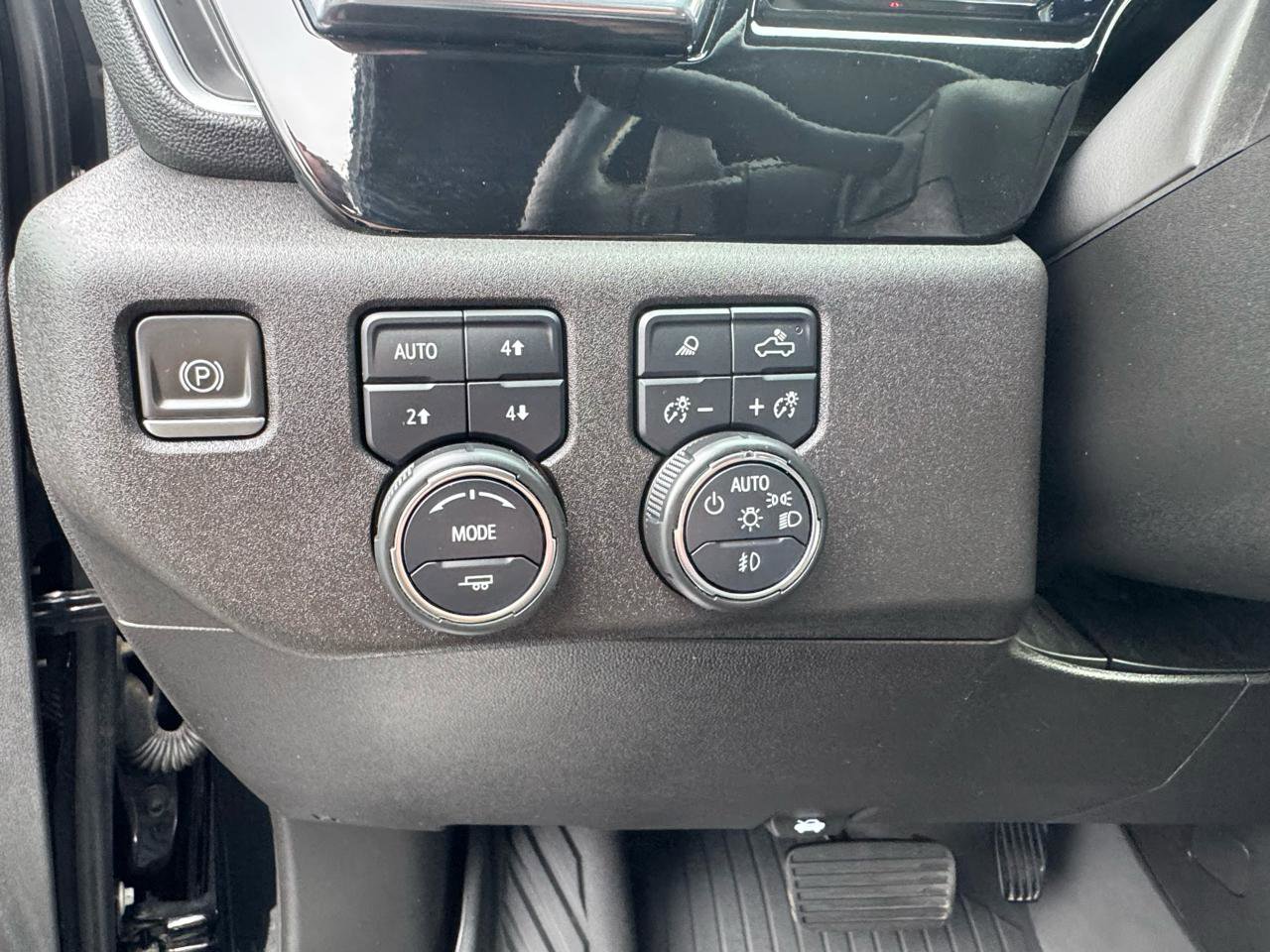 Used 2023 Chevrolet Silverado 1500 LTZ AWD/4WD image 26