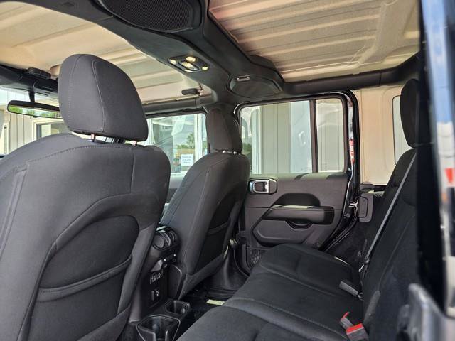 Used 2020 Jeep Wrangler Unlimited Sahara w/ Dual Top Group AWD/4WD image 21