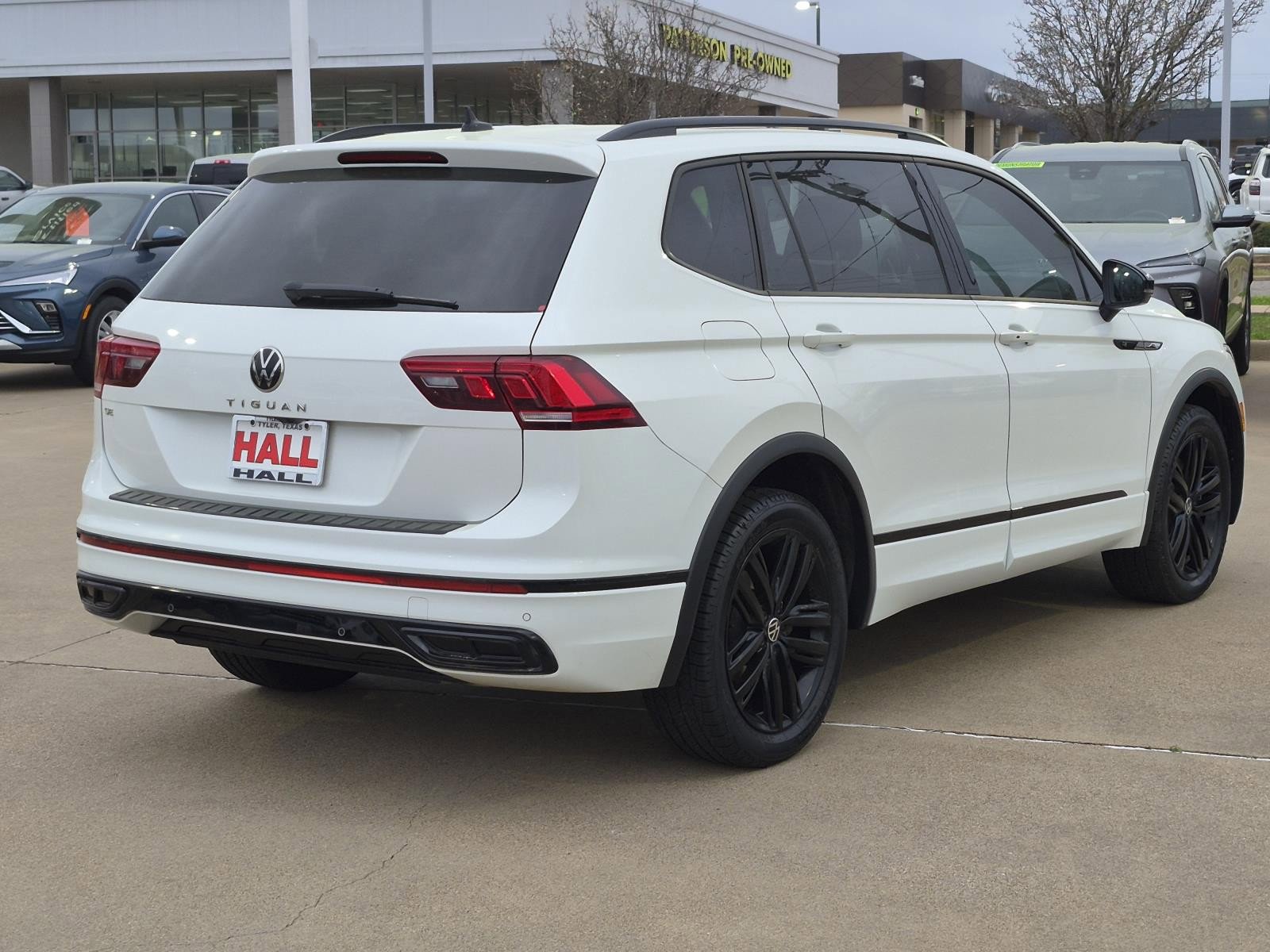 Used 2022 Volkswagen Tiguan SE R-Line FWD image 6