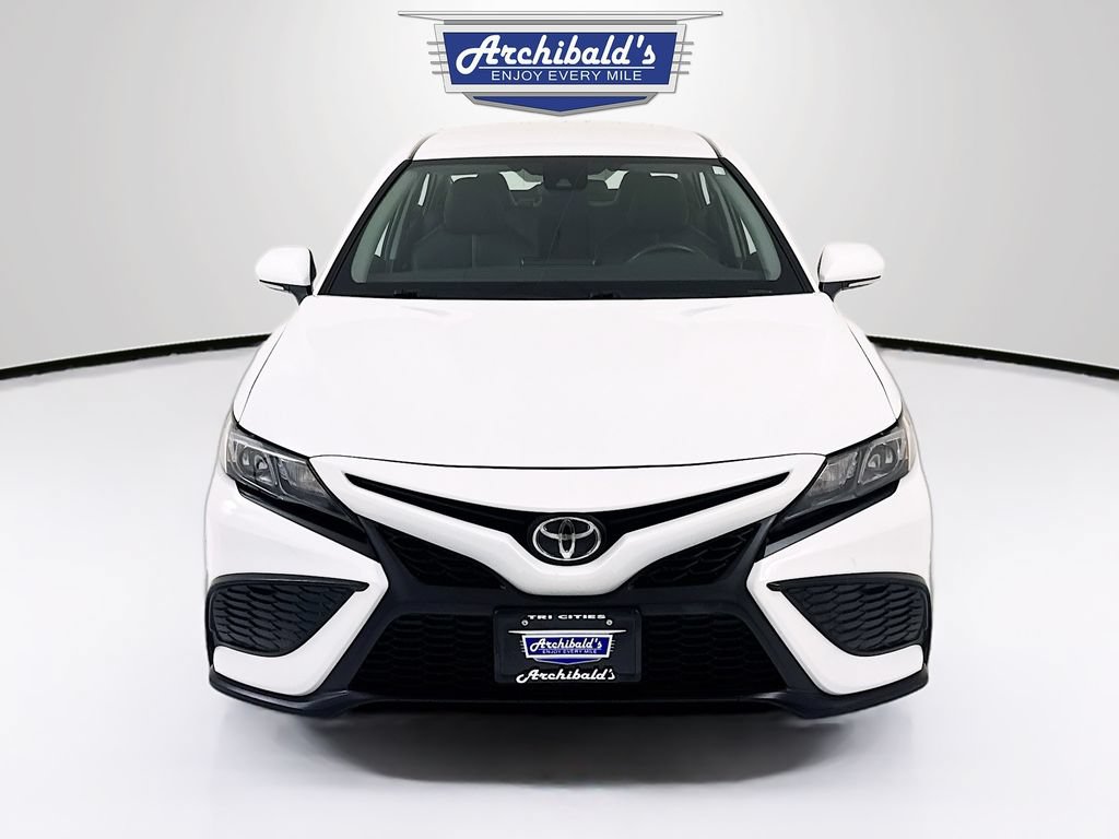 Used 2024 Toyota Camry SE FWD image 2