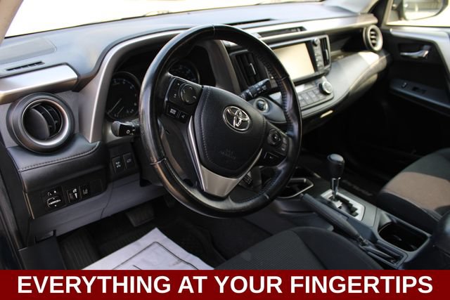 Used 2018 Toyota RAV4 XLE AWD/4WD image 2