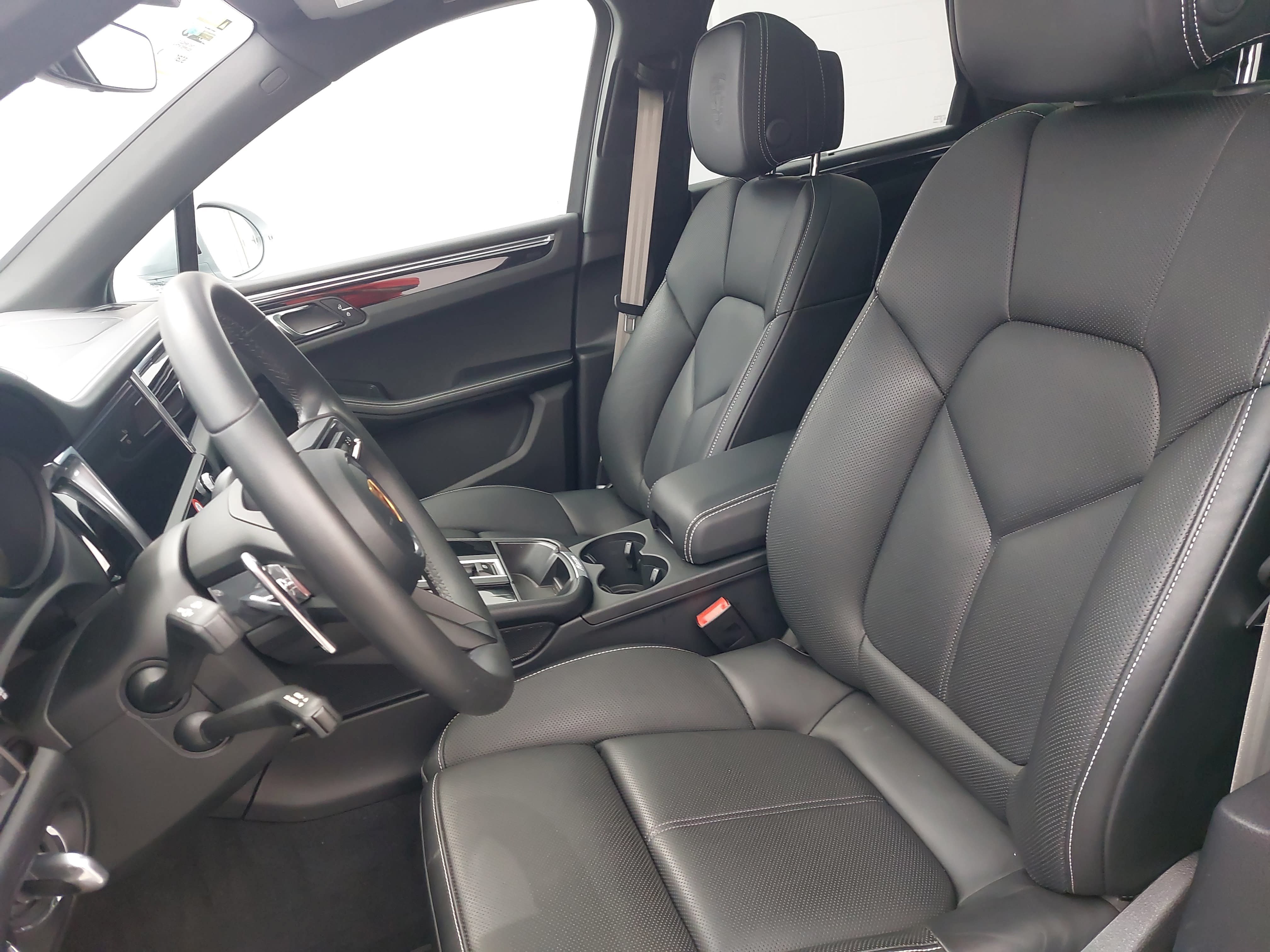 Certified 2026 Porsche Macan S AWD/4WD image 5