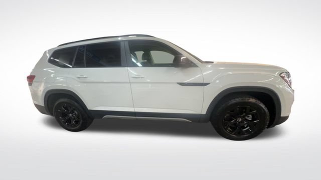 Certified 2025 Volkswagen Atlas Peak Edition SE AWD/4WD image 10