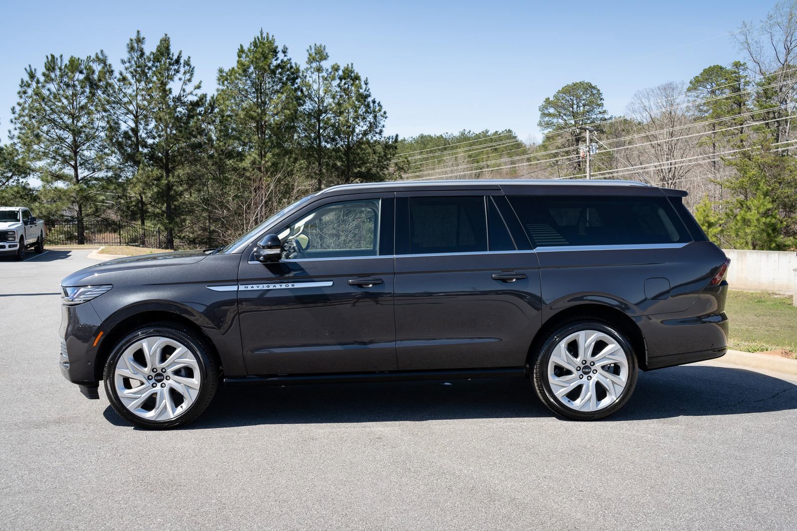 Used 2025 Lincoln Navigator L Reserve AWD/4WD image 14