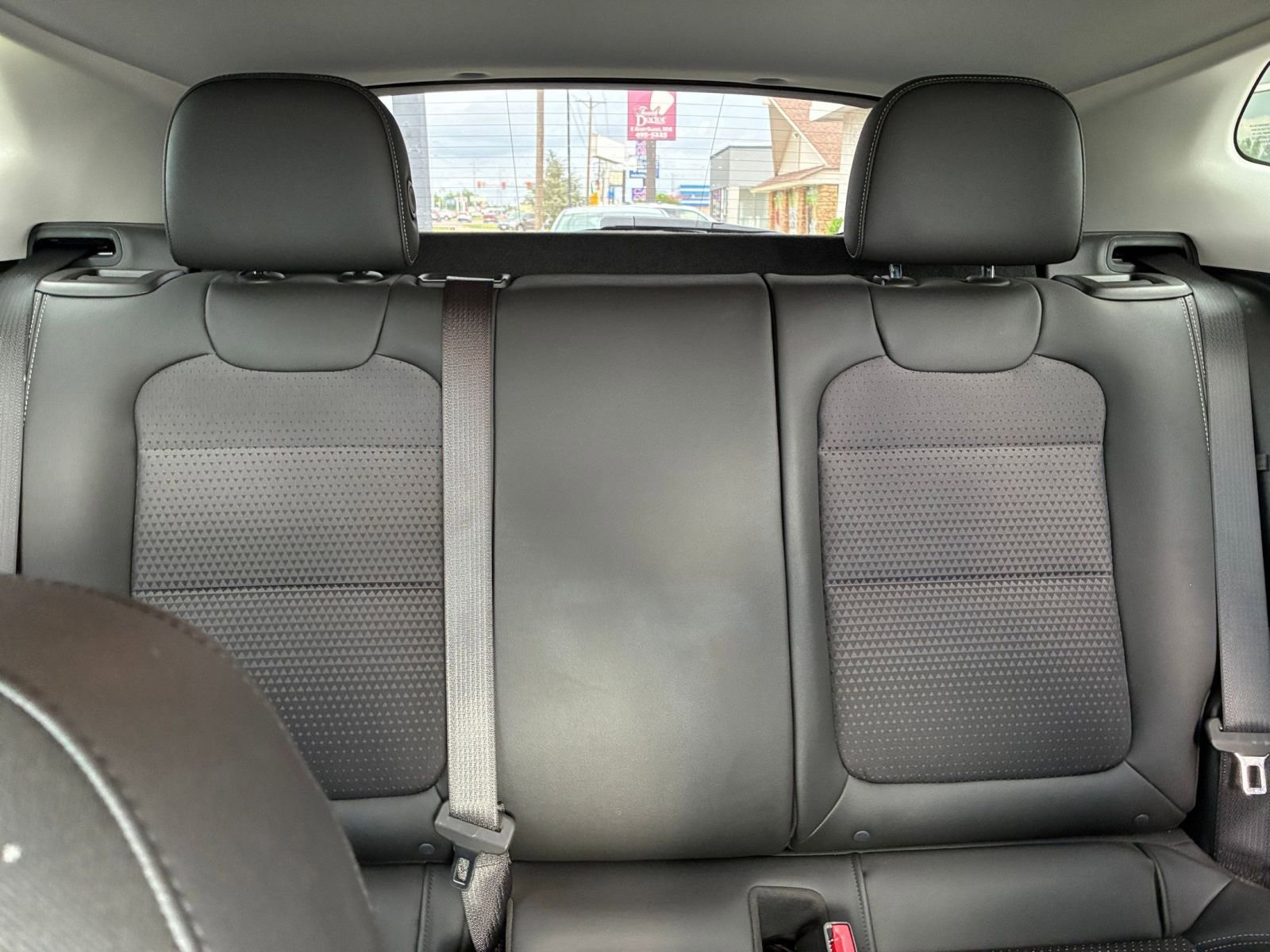 Used 2025 Chevrolet Trax LT FWD image 37