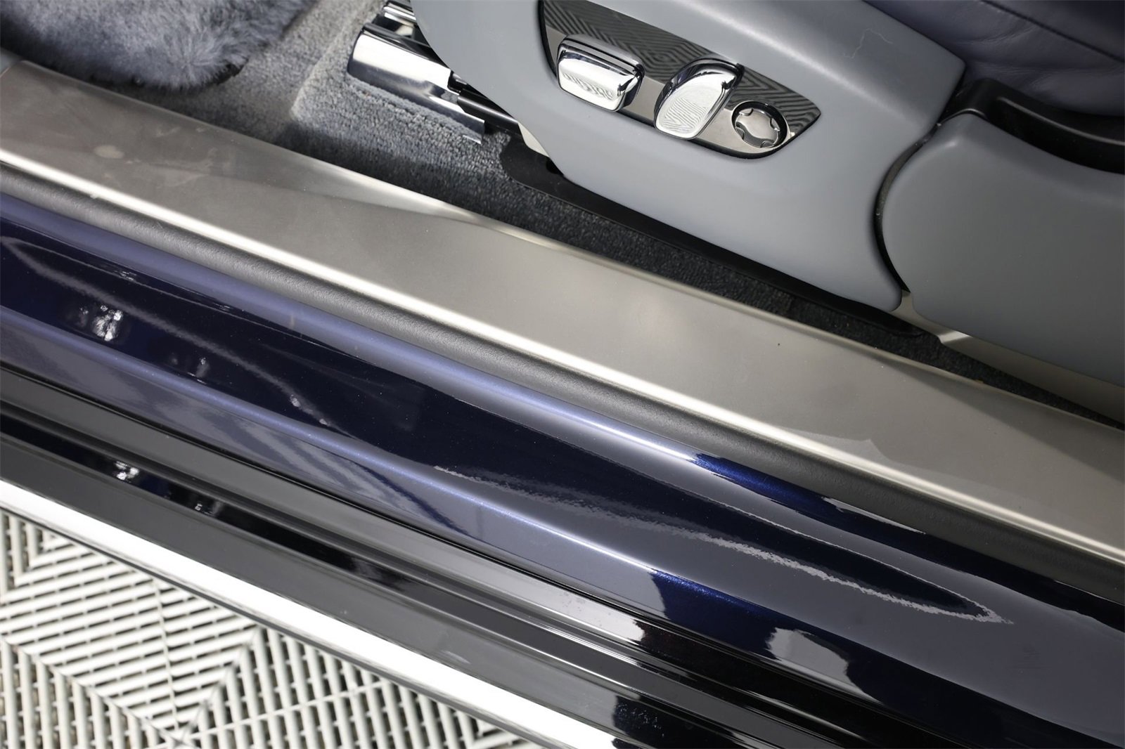 Used 2024 Rolls-Royce Spectre w/ Spectre Launch Package image 33