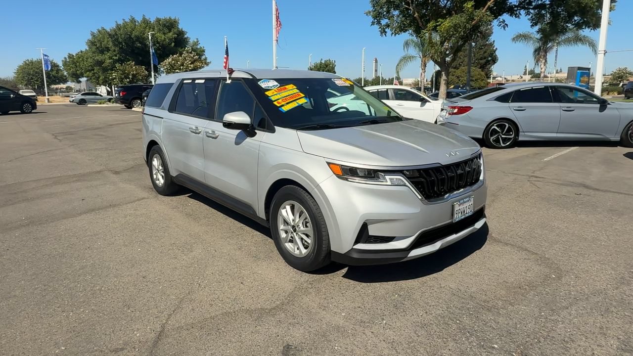 Used 2022 Kia Carnival LX FWD image 1