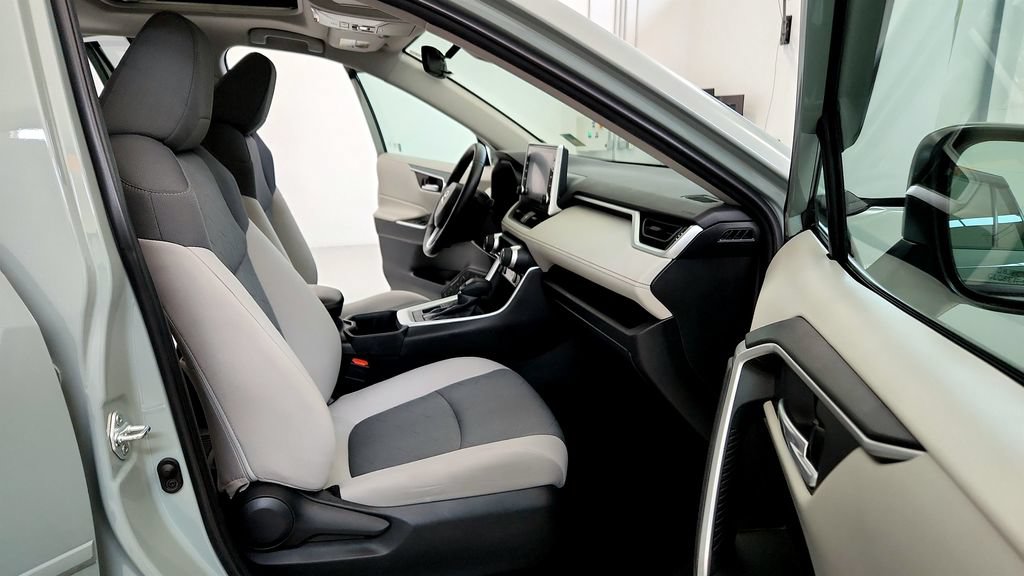 Used 2022 Toyota RAV4 XLE w/ Convenience Package AWD/4WD image 17