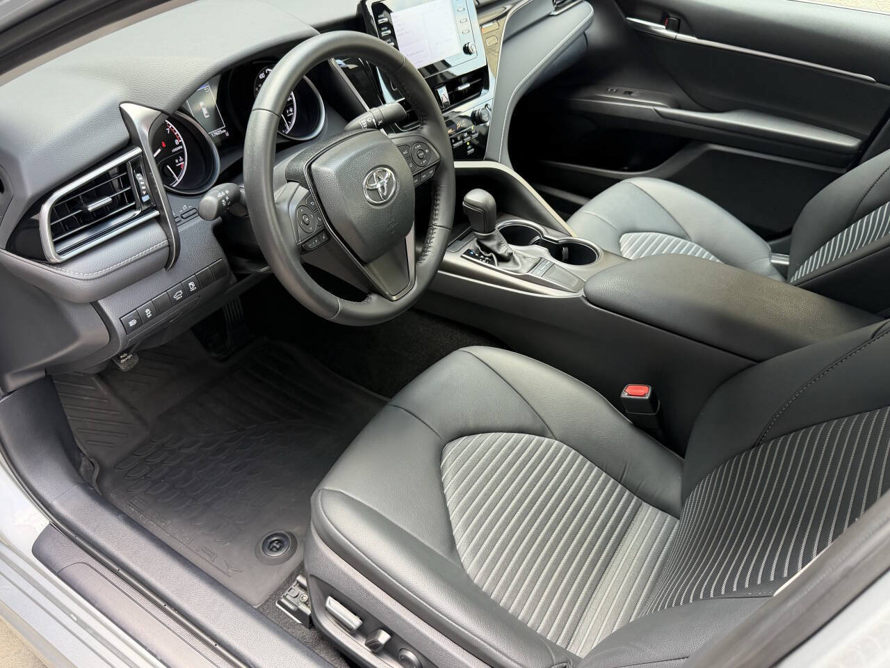 Used 2024 Toyota Camry SE FWD image 15