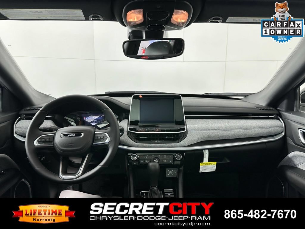 Used 2025 Jeep Compass Latitude w/ Sun & Sound Group AWD/4WD image 16