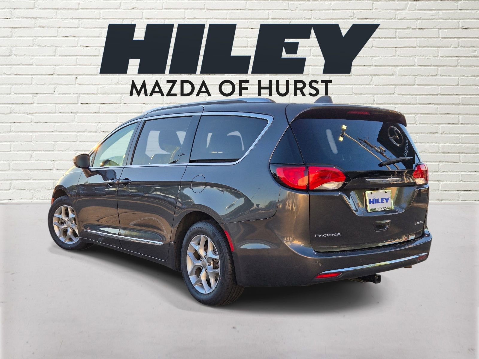 Used 2019 Chrysler Pacifica Limited image 4