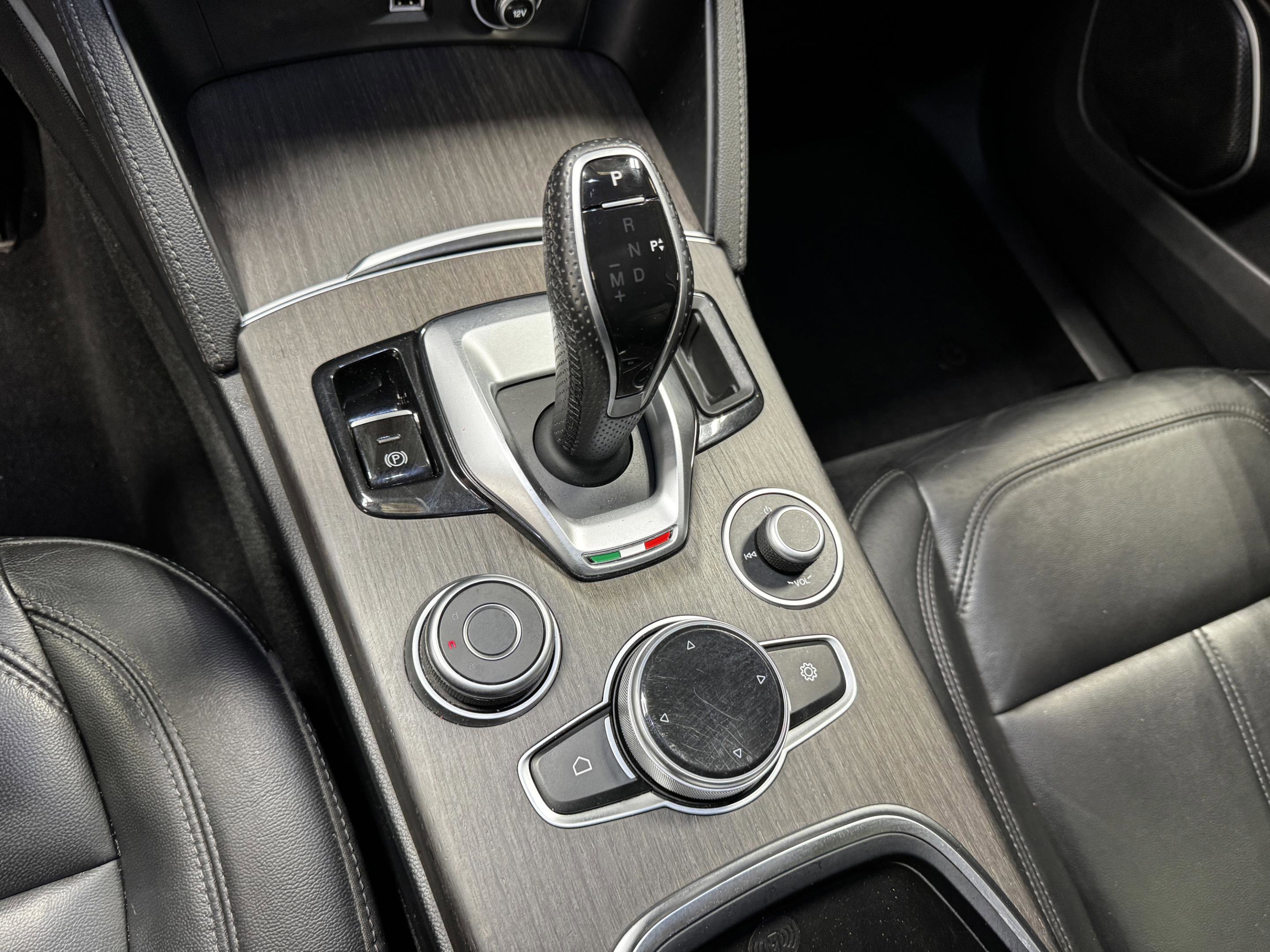 Used 2020 Alfa Romeo Stelvio Ti w/ Nero Edizione image 30