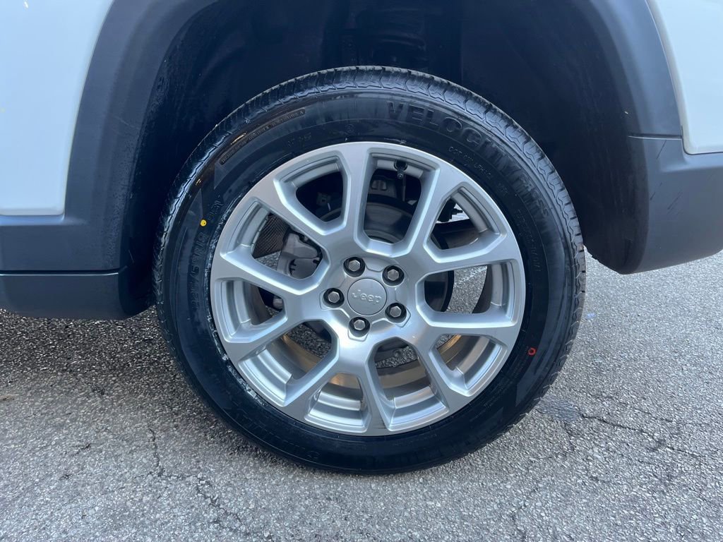 Used 2023 Jeep Compass Latitude image 8