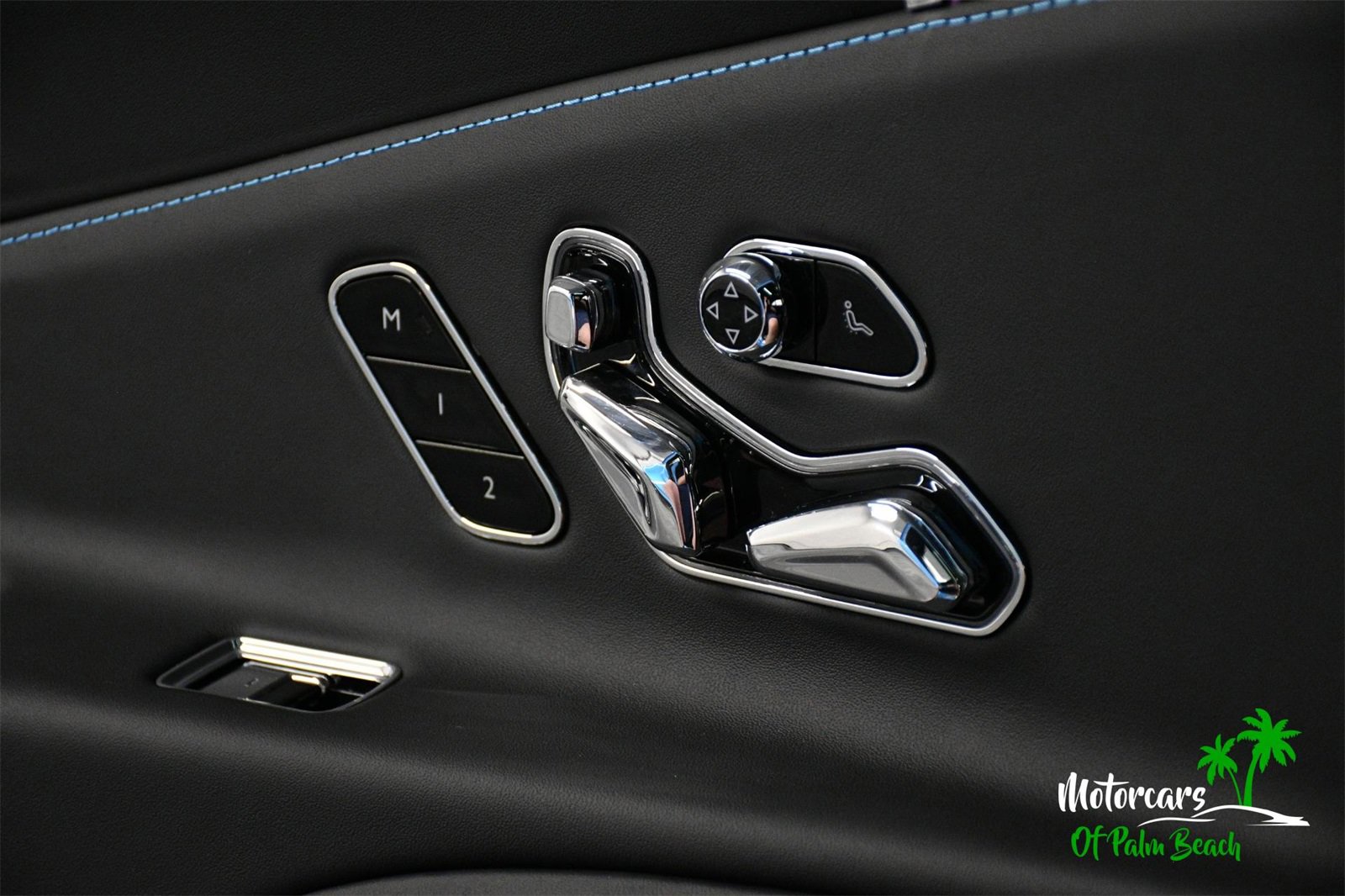 Used 2025 Bentley Flying Spur Plug-In Hybrid image 46