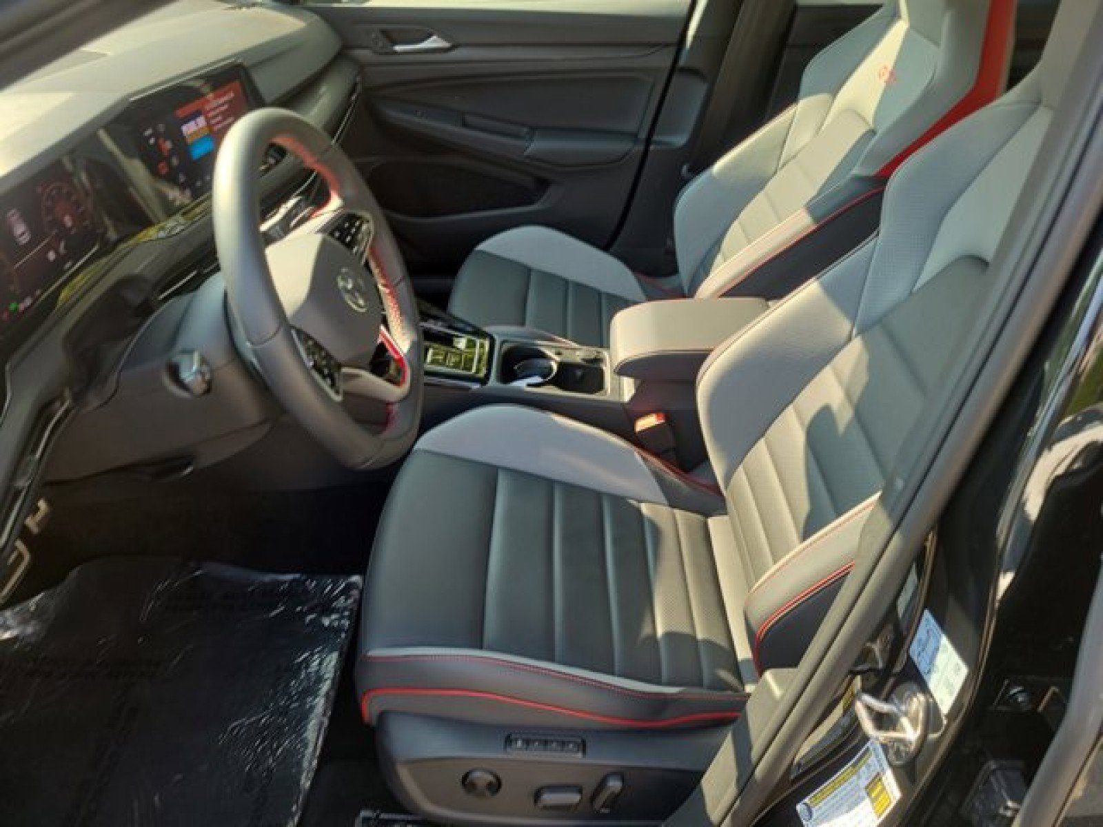 Used 2024 Volkswagen GTI SE image 11