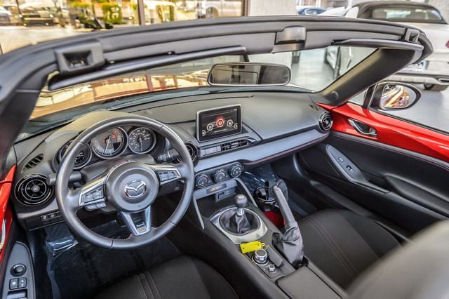 Used 2016 MAZDA MX-5 Miata Club RWD image 29
