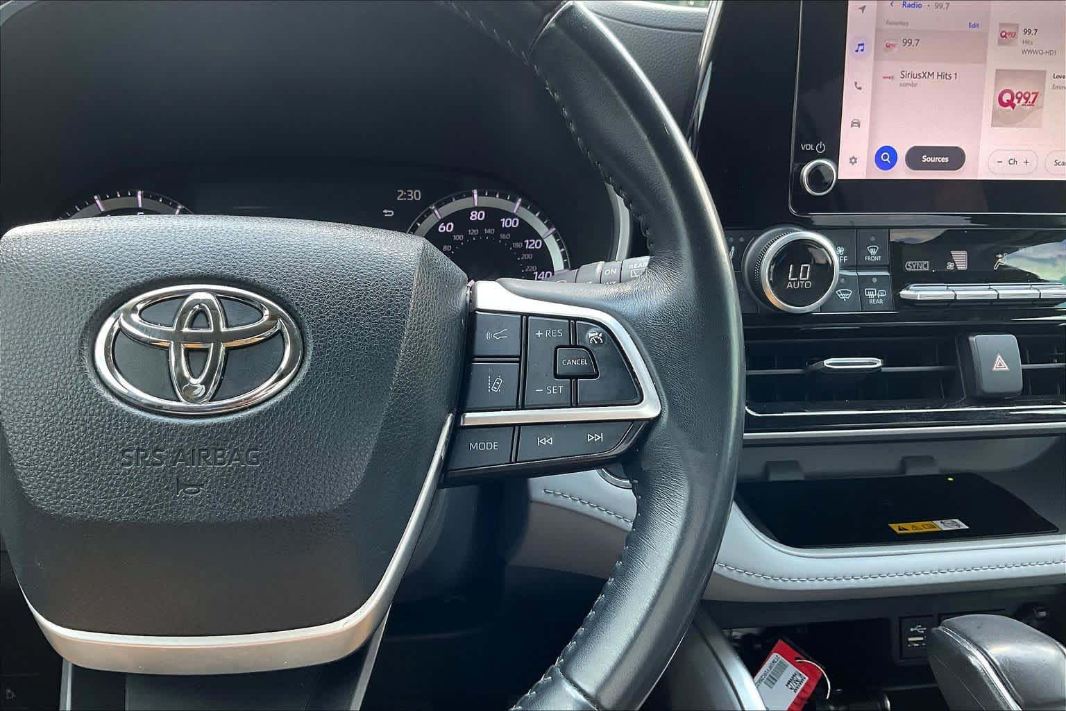 Used 2023 Toyota Highlander XLE FWD image 25