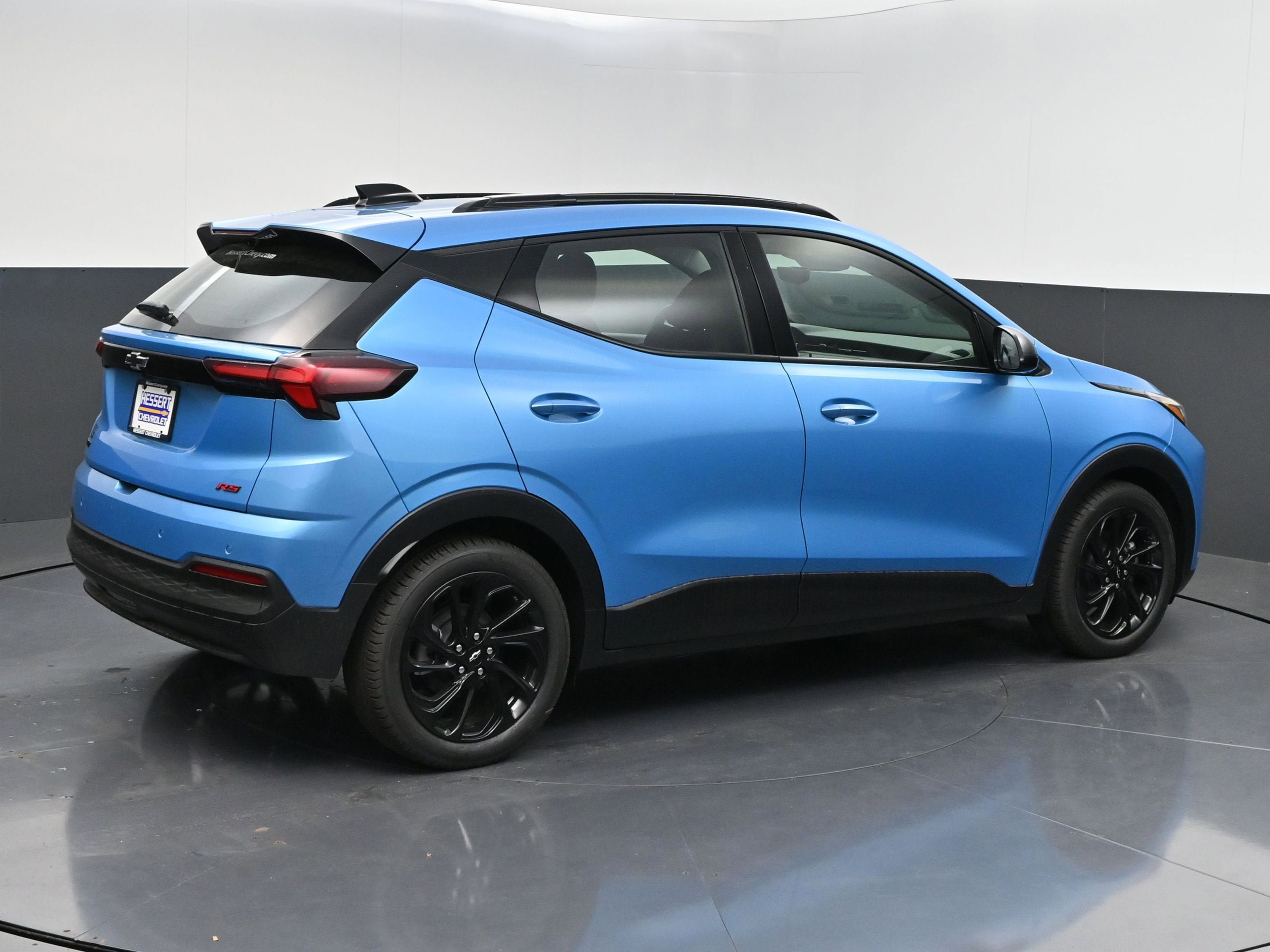 New 2027 Chevrolet Bolt RS w/ Technology Package FWD image 7