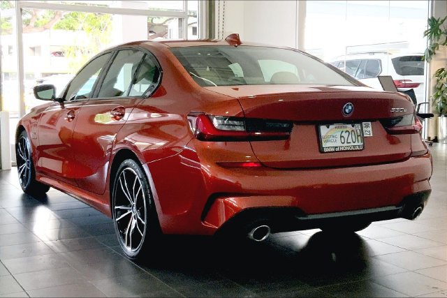Used 2022 BMW 330e w/ M Sport Package RWD image 5
