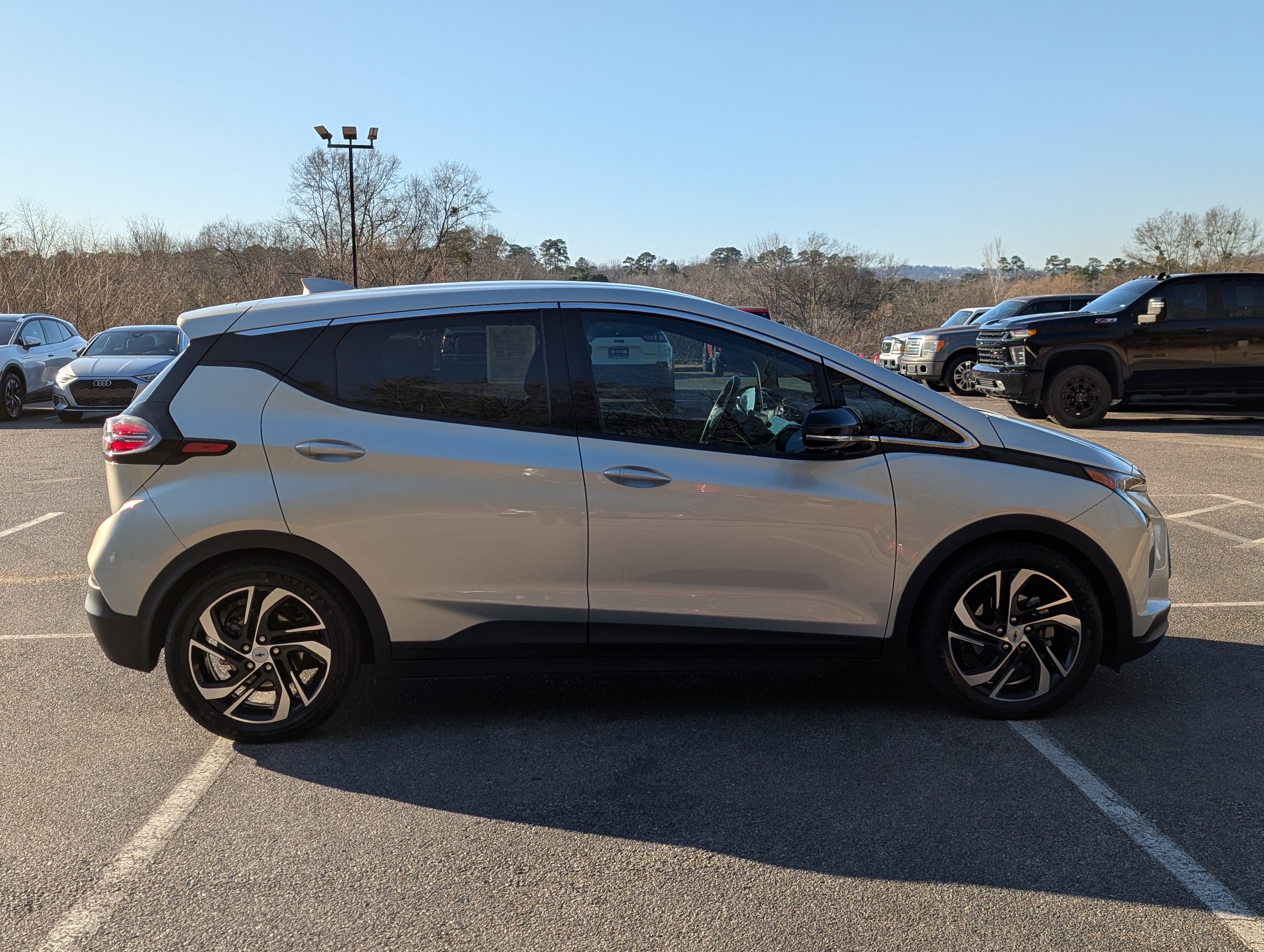 Used 2022 Chevrolet Bolt LT w/ Infotainment Package image 10