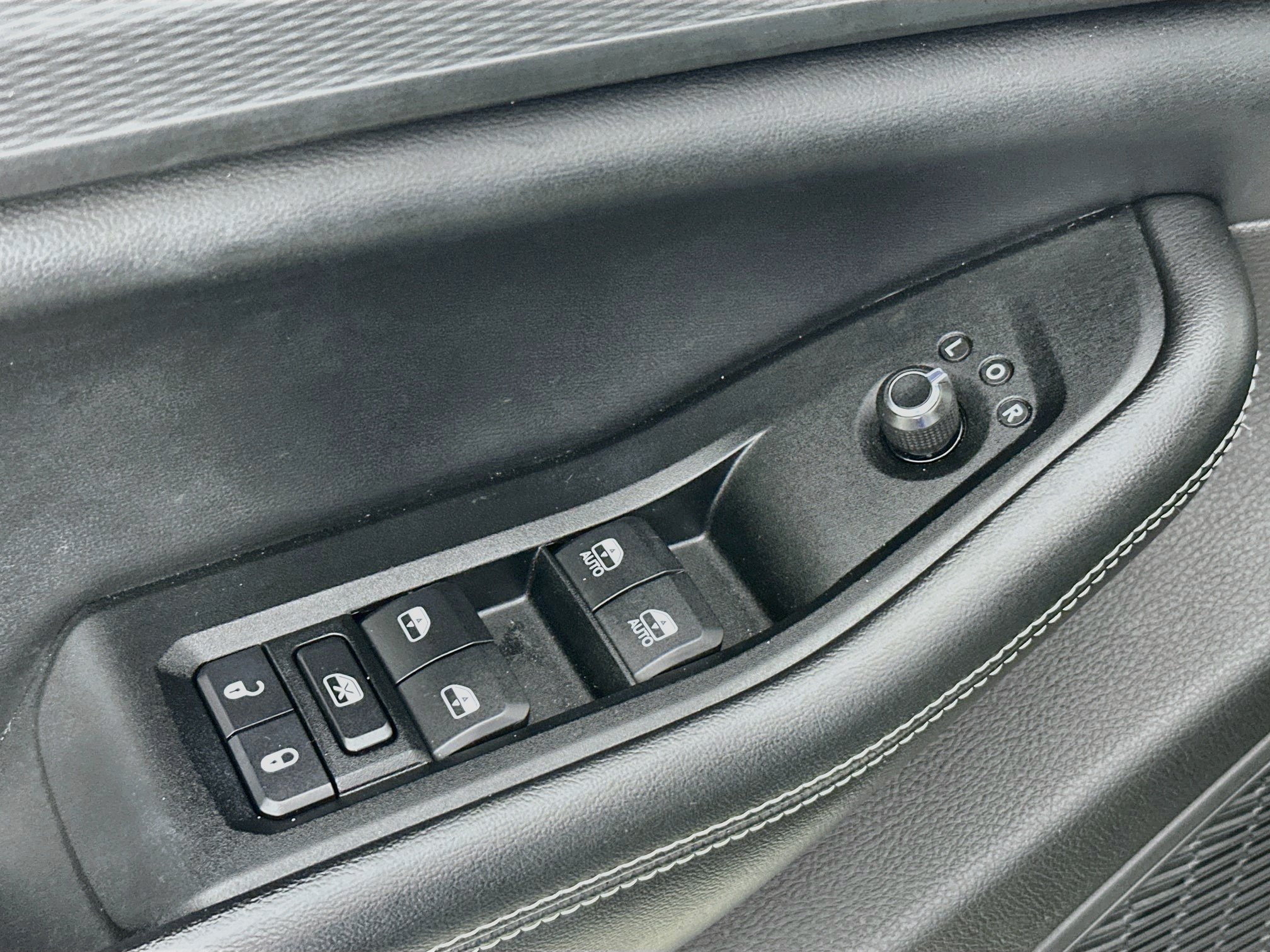 Used 2023 Jeep Grand Cherokee L Laredo w/ Luxury Tech Group I RWD image 17