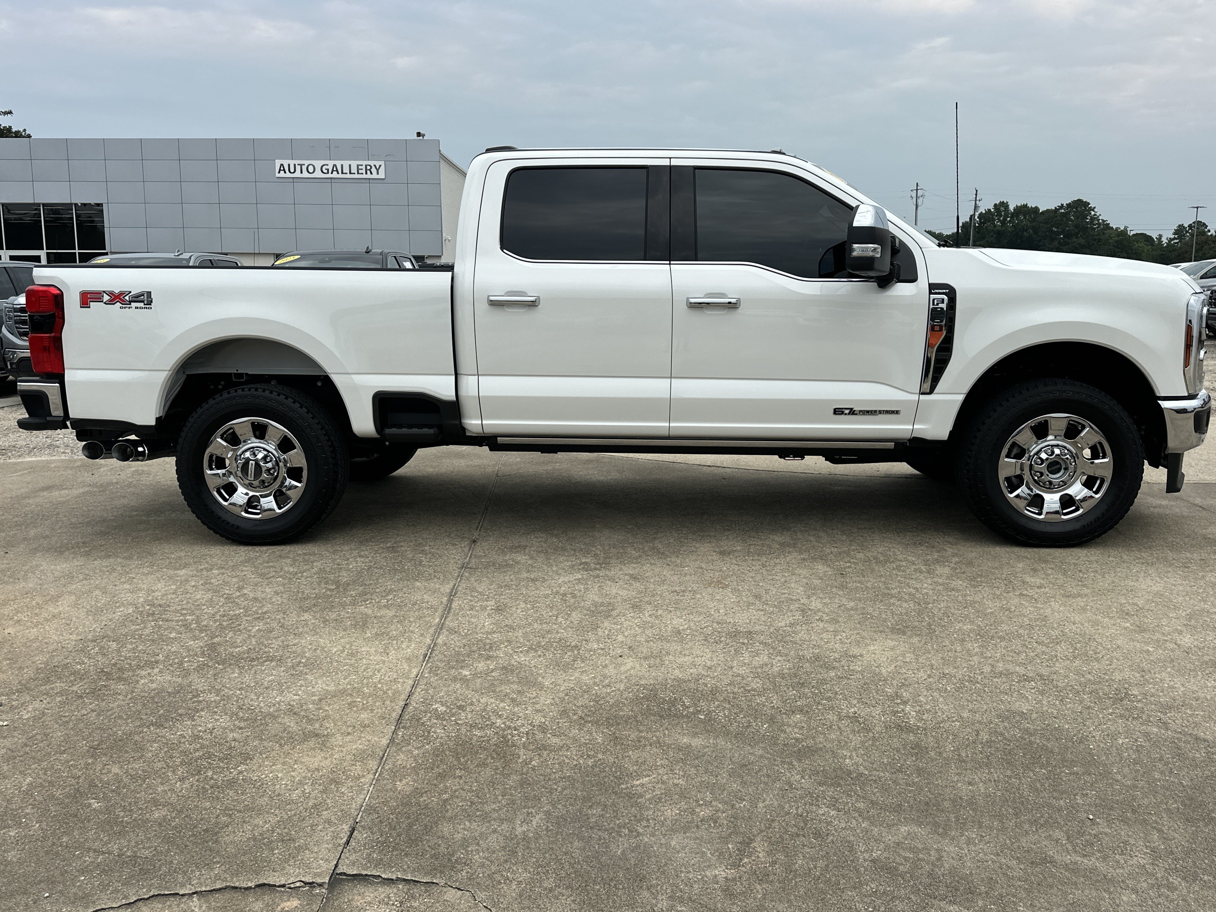 Used 2025 Ford F350 Lariat w/ Lariat Ultimate Package AWD/4WD image 8