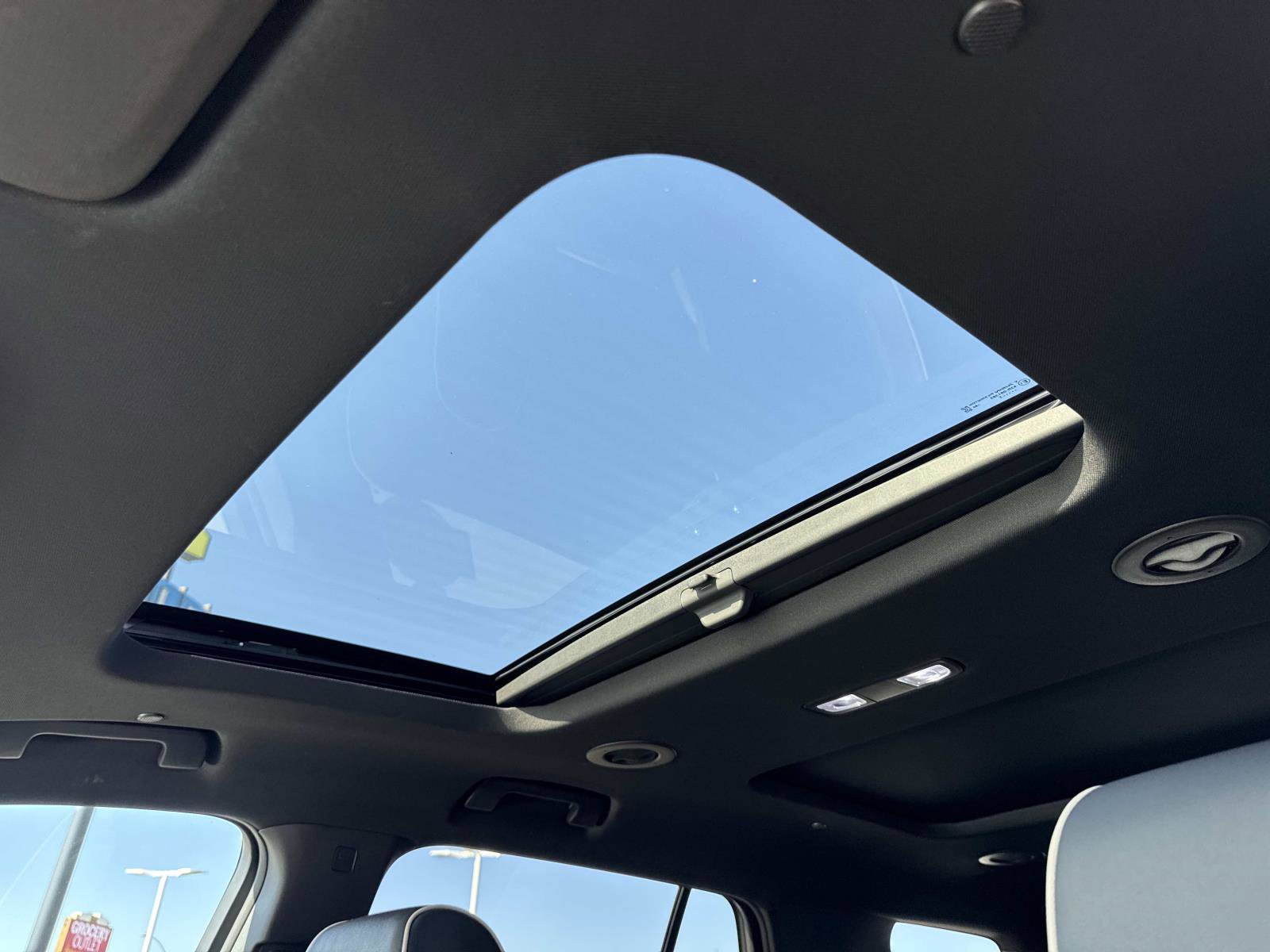 Used 2022 Chevrolet Traverse Premier image 17