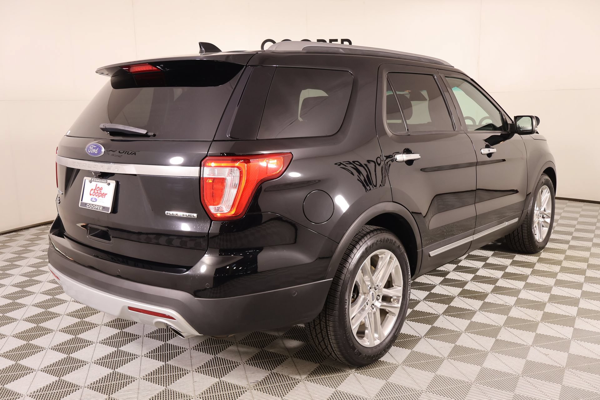 Used 2016 Ford Explorer Limited w/ Equipment Group 301A FWD image 24