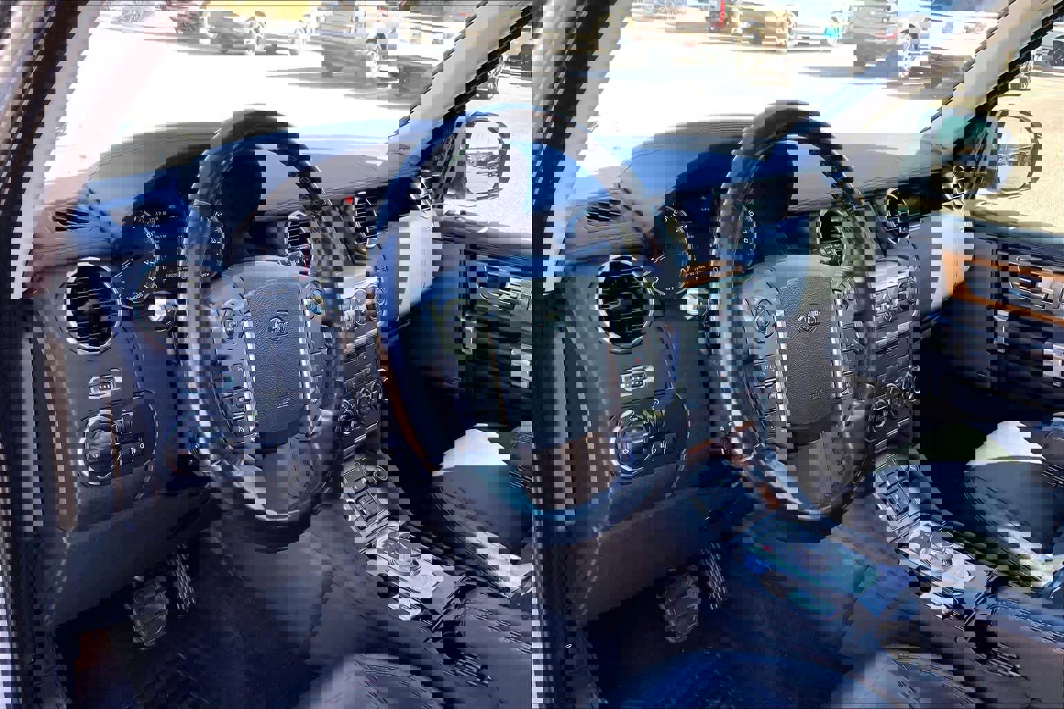 Used 2014 Land Rover LR4 HSE LUX image 17