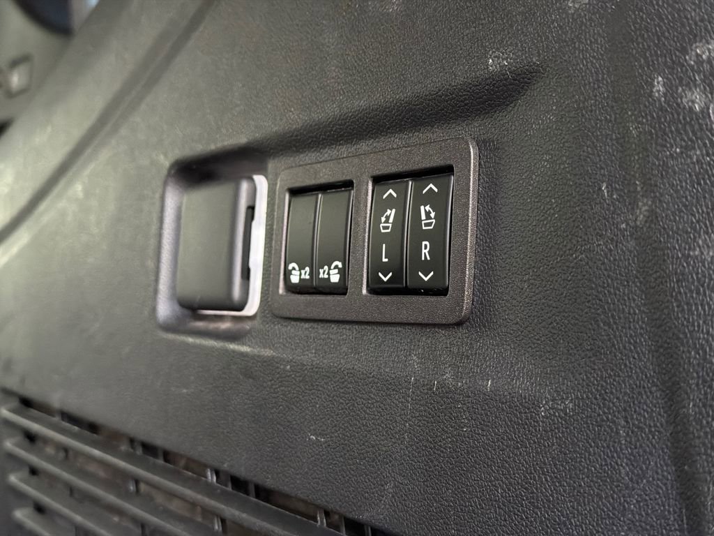 Used 2024 Chevrolet Suburban RST w/ Luxury Package image 9