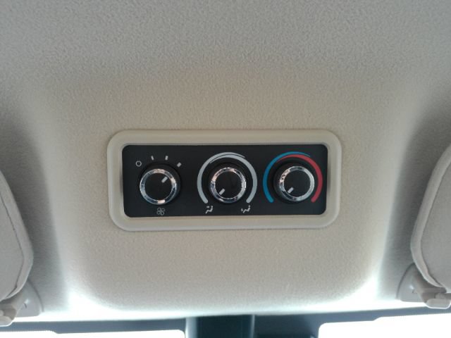 Used 2025 Chevrolet Express 3500 LT w/ LT Preferred Equipment Group RWD image 39