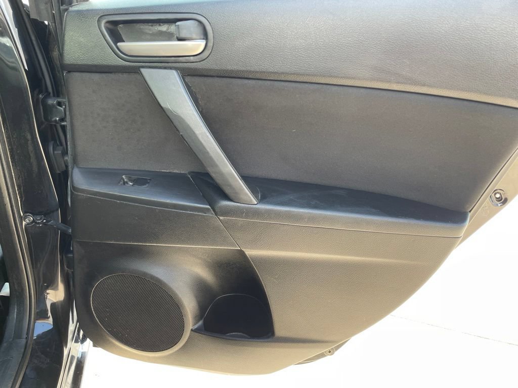 Used 2013 MAZDA MAZDA3 i Sport FWD image 24