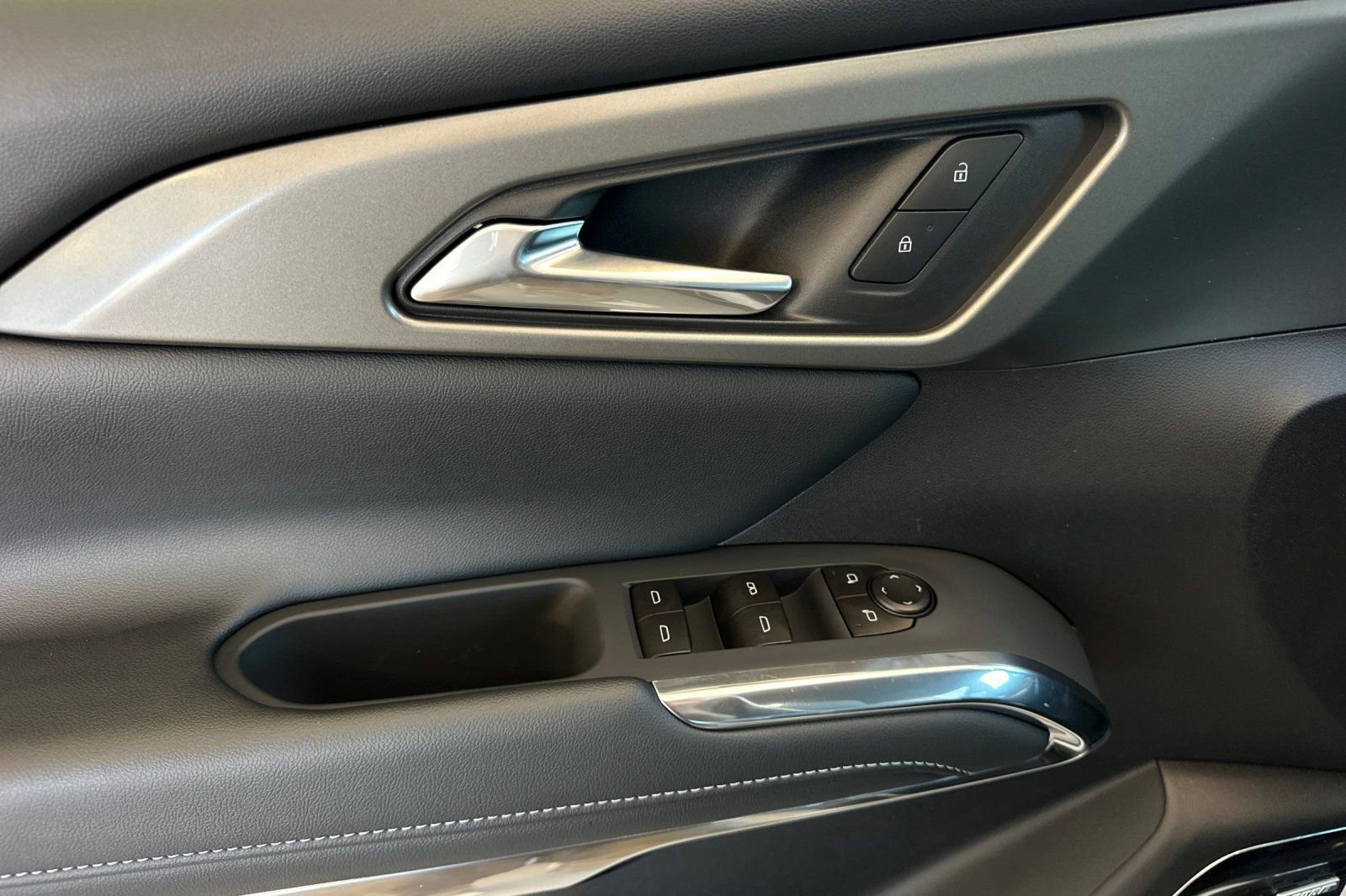 New 2026 Chevrolet Traverse LT w/ Enhanced Driving Package image 11