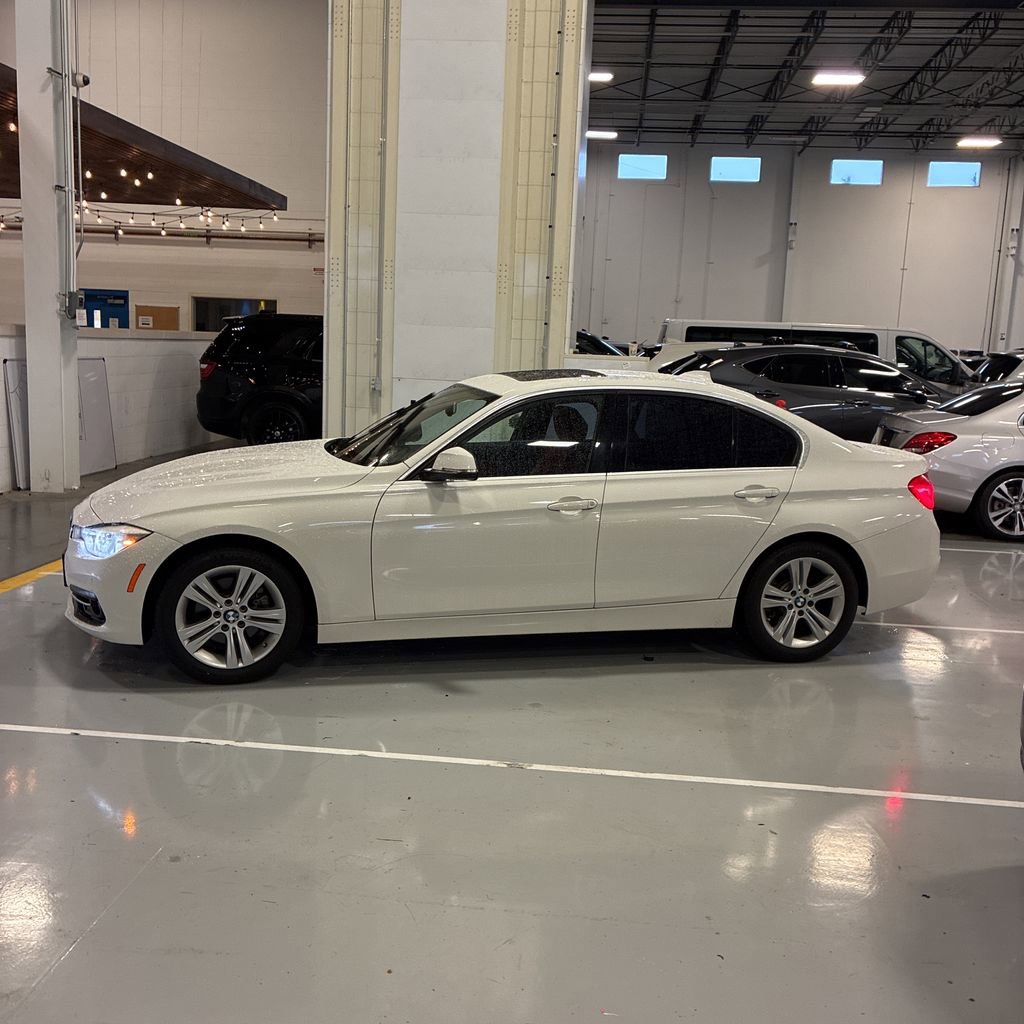 Used 2017 BMW 330i Sedan RWD image 2
