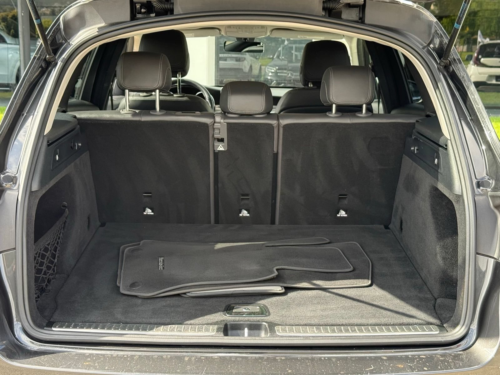 Used 2021 Mercedes-Benz GLC 300 w/ Premium Package image 16