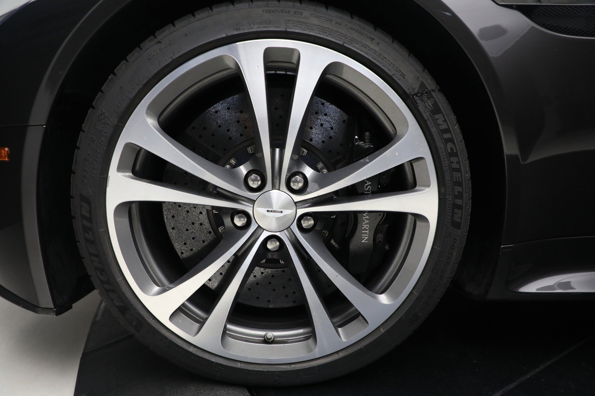 Used 2011 Aston Martin V12 Vantage Coupe image 30