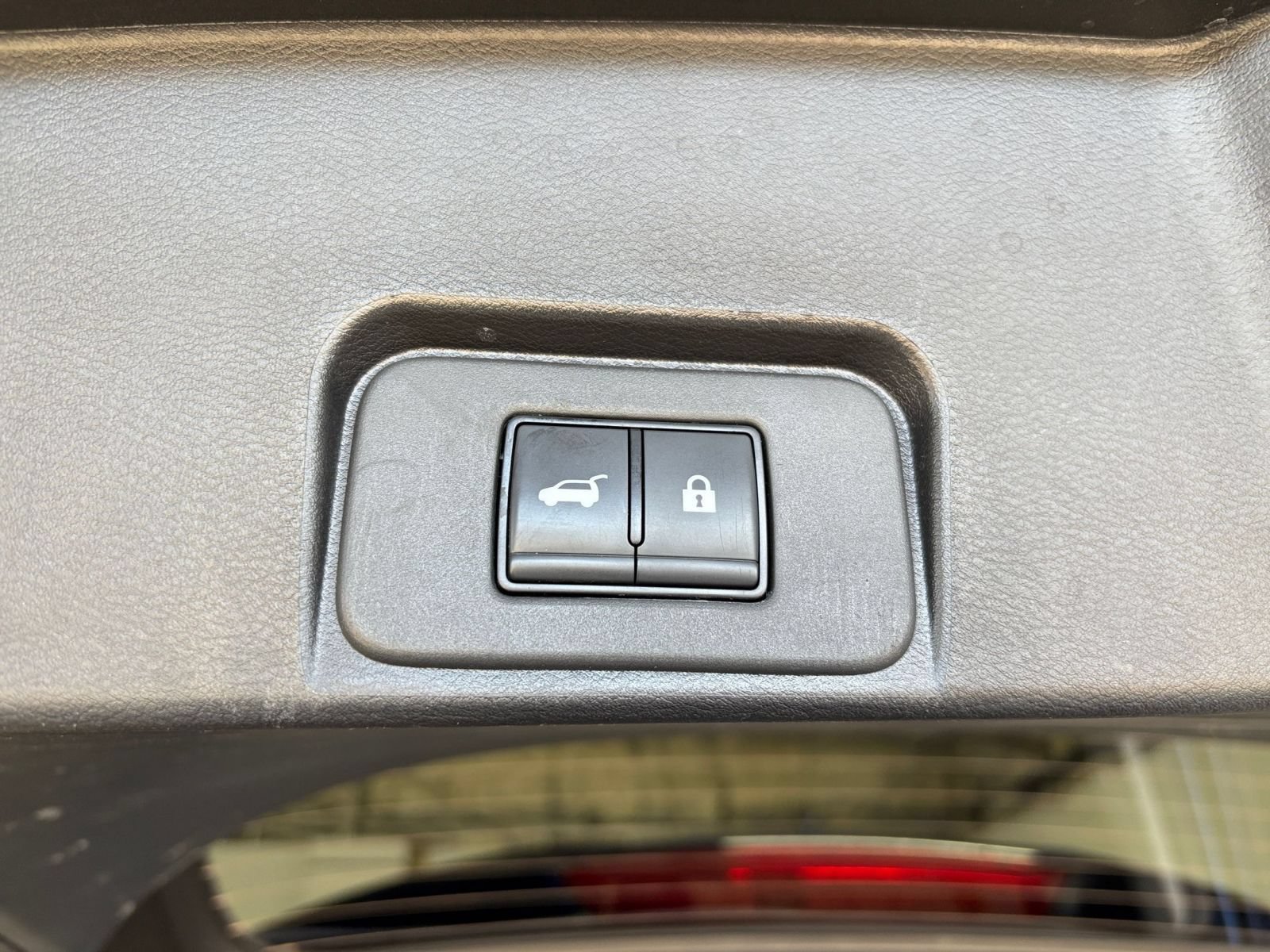 Used 2025 Nissan Rogue SV FWD image 22