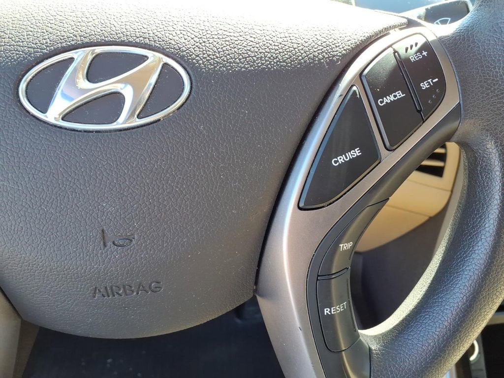 Used 2013 Hyundai Elantra GLS w/ Preferred Pkg image 29