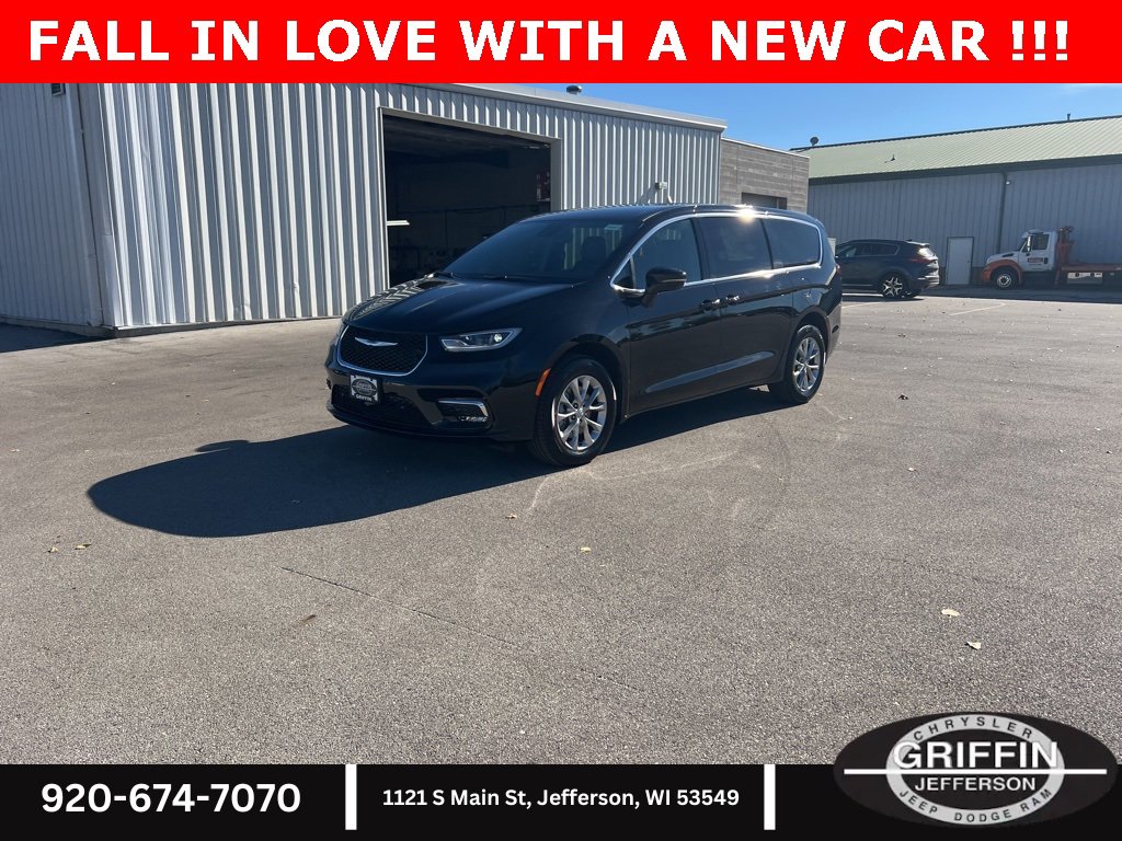 New 2026 Chrysler Pacifica Select image 2