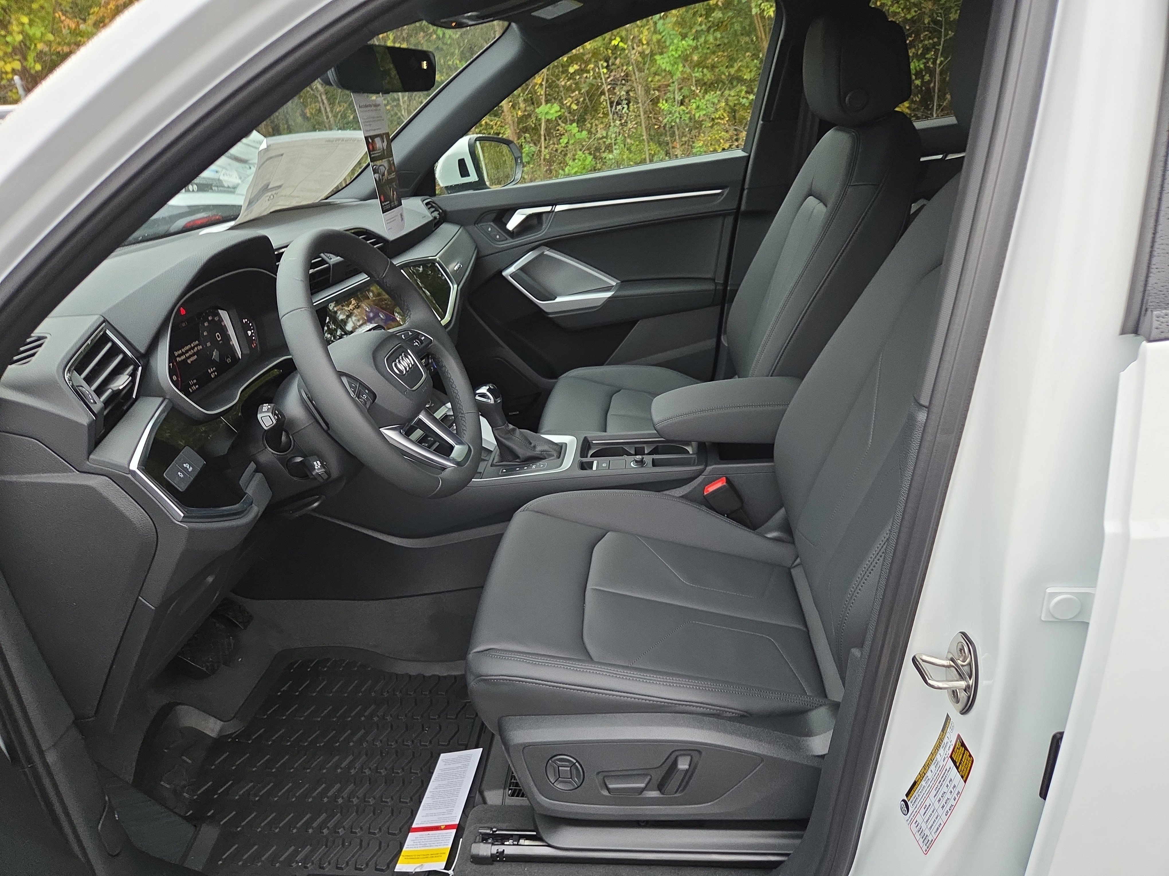 New 2025 Audi Q3 2.0T Premium image 4