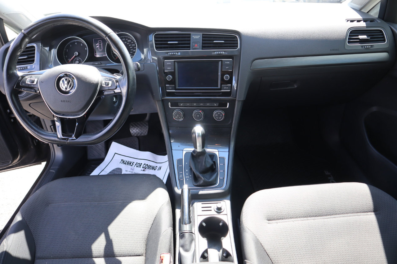 Used 2018 Volkswagen Golf S image 15