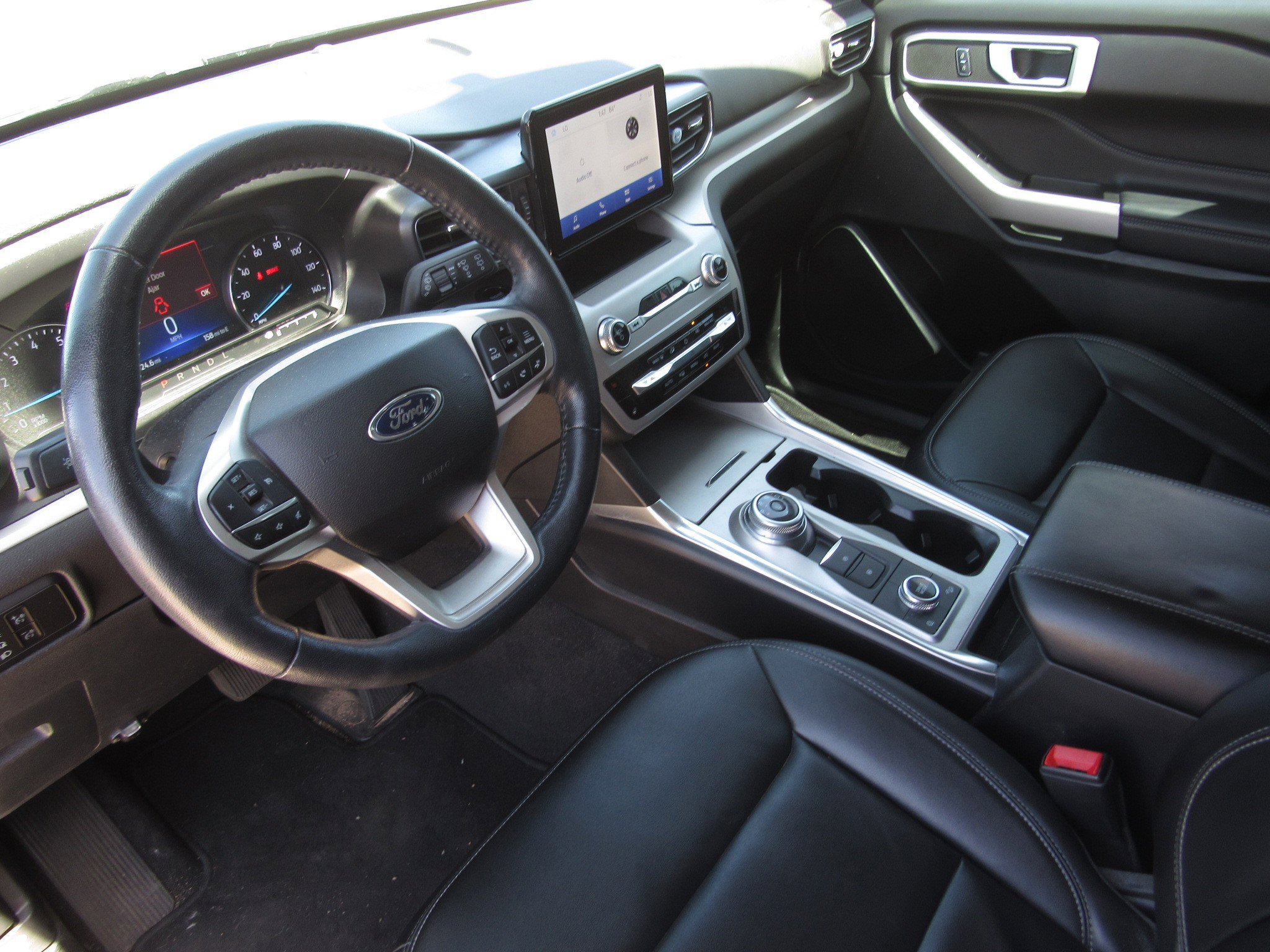 Used 2023 Ford Explorer XLT w/ Equipment Group 202A AWD/4WD image 16