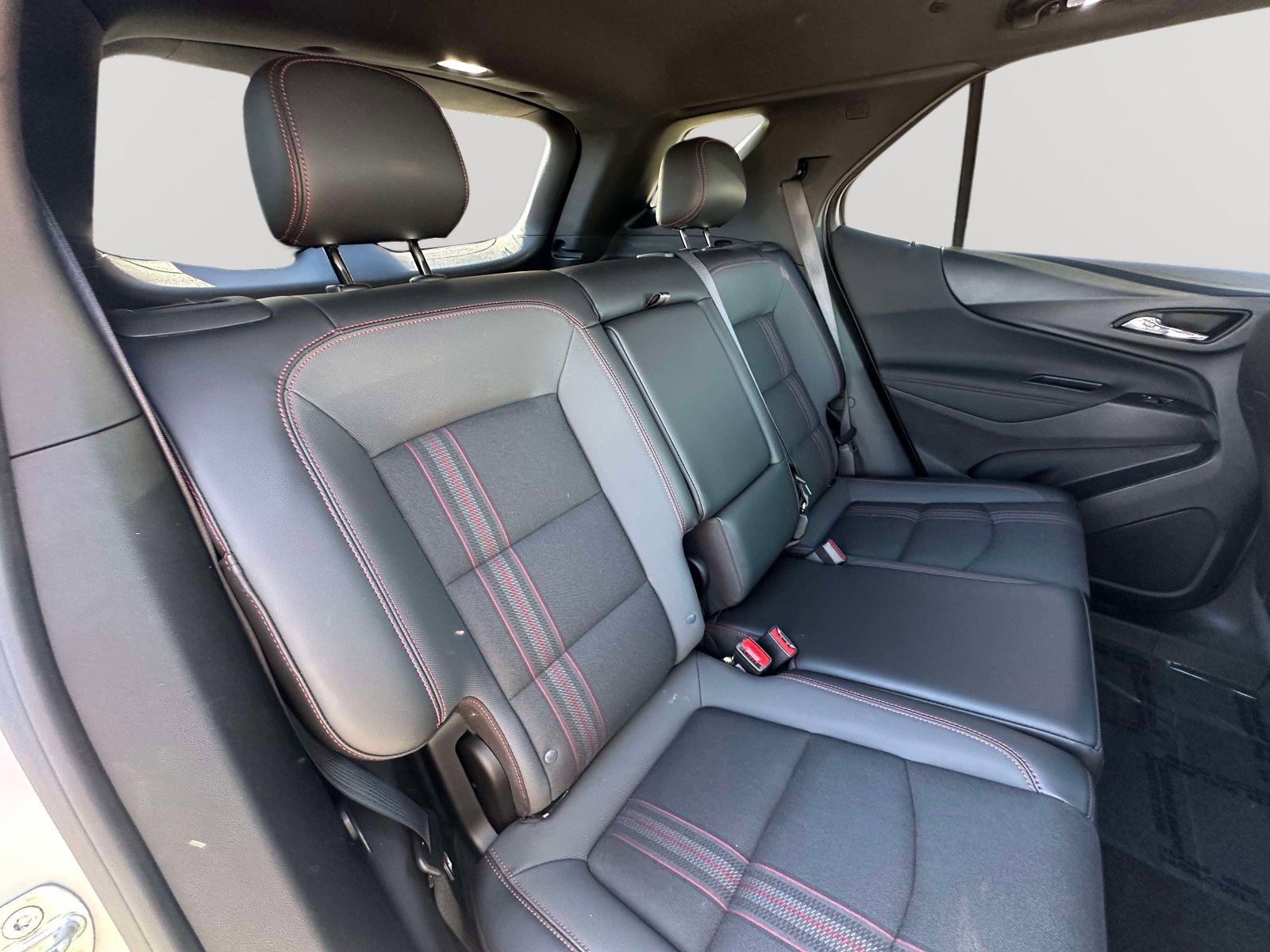 Used 2022 Chevrolet Equinox RS image 29