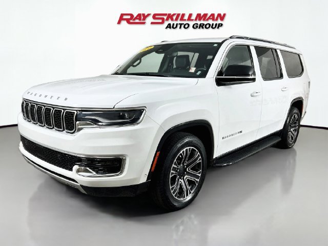 Used 2024 Jeep Wagoneer L Series II w/ Flexible Seating Group AWD/4WD image 3