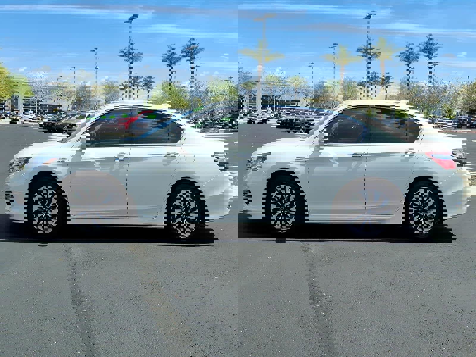 Used 2017 Honda Accord Touring image 4