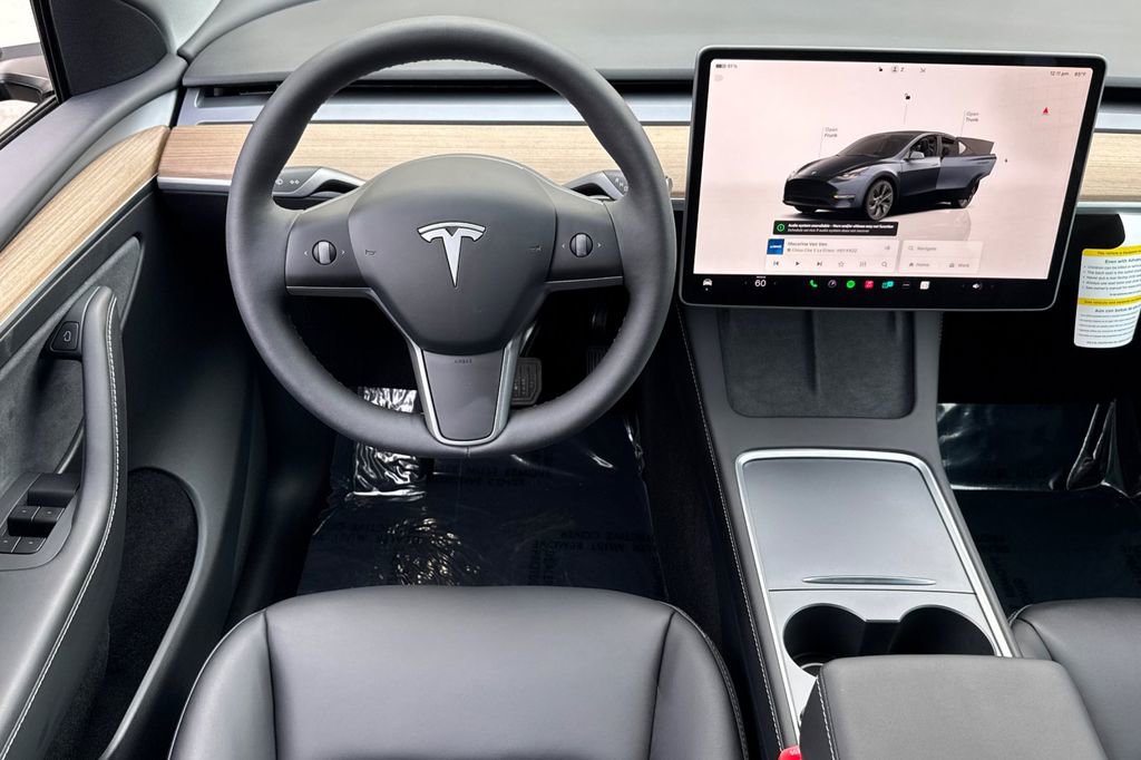 Used 2025 Tesla Model Y Long Range image 13